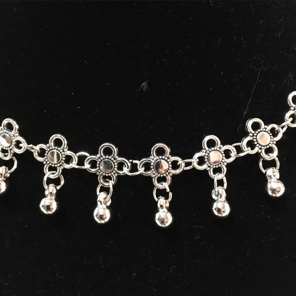 FLOWER CLOVER STYLE CHOKER NECKLACE - Picture 3 of 5